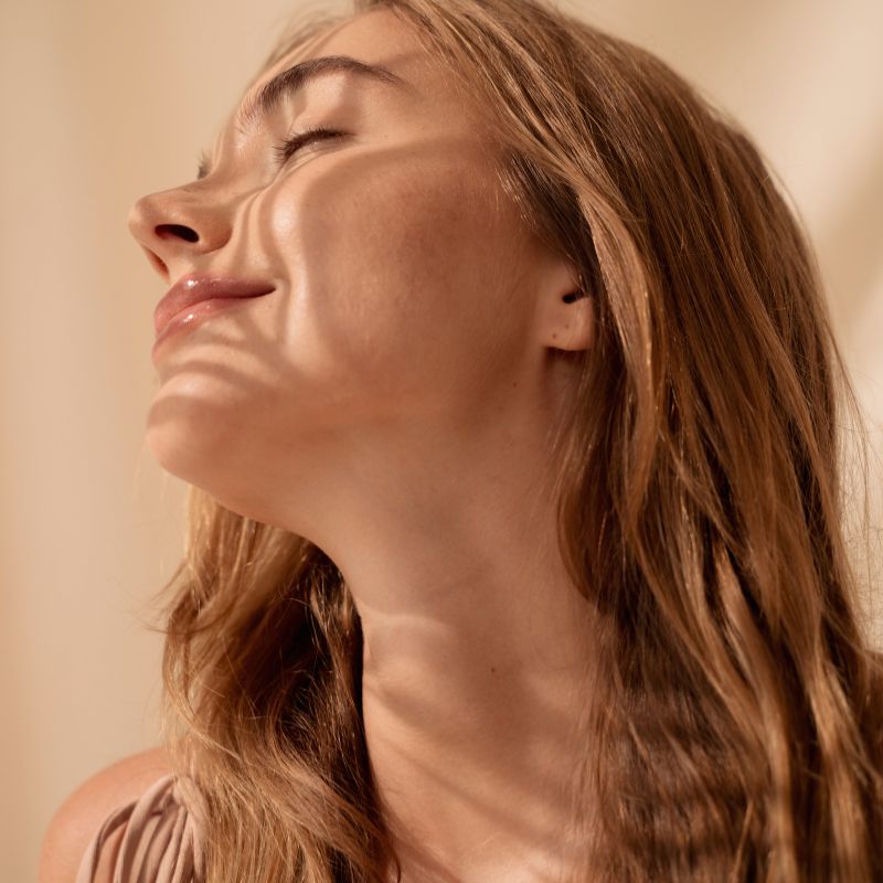 Nude Look Radiant Tinted Moisturiser - Afbeelding 2